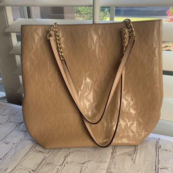 Michael Kors Handbags - Michael Kors beige patent leather tote